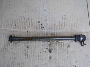 Axe de roue arrière Honda cbr 600 1987/1988/1989