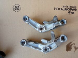 patte de fixation moteur Hyosung 650 g Comet 2004 2009