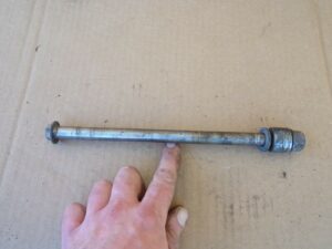 axe de roue arriere daelim vs 125