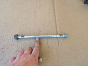 axe de roue avant daelim vs 125