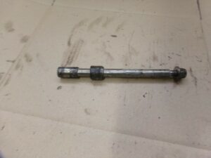 axe de roue avant Rieju RS2 125 2006 à 2010