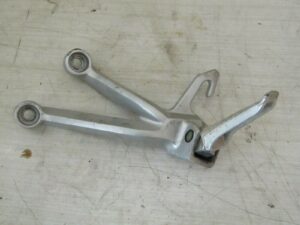 platine de repose pieds arriere gauche passager suzuki 1000 gsxr 2003 2004 k3