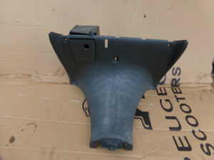 CARTER CARENAGE CENTRAL AVANT + BOITE A GANTS yamaha majesty mbk skyliner