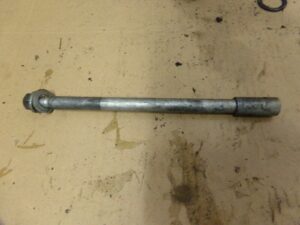 axe de roue avant piaggio new typhoon 50 apres 2012