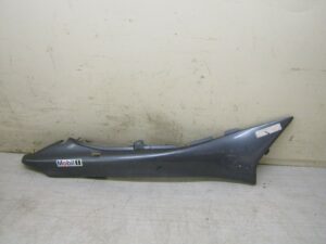 CARENAGE ARRIERE DROIT YAMAHA DIVERSION 600 91 95 A REPARER