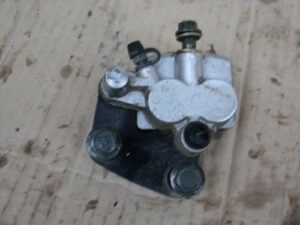 ETRIER DE FREIN ADAPTABLE BAOTIAN 50 BT49QT- BT50QT AVANT 10 pouces