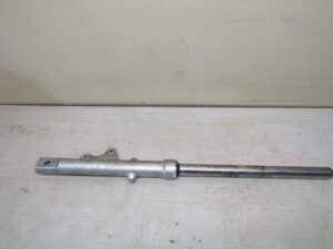 fourreau de fourche droit (tube chromer hs ) YAMAHA YBR125 2005/10 .ref: 3D9-F