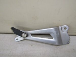 cale pieds arriere droit yamaha ybr 125 2005 2009 3d9-f7462