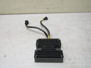 REGULATEUR DE TENSION ORIGINE TRIUMPH 1050 955 SPRINT SPEED TIGER DAYTO T1300560