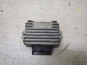 regulateur de tension piaggio zip 2t 50 (2005 – 2019)