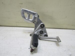 platine de repose pieds droite suzuki 1300 hayabusa 1999 2006