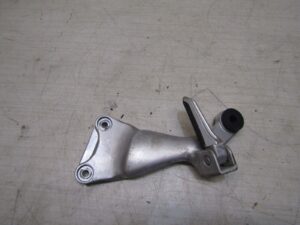 platine de repose pieds arriere passage gauche suzuki 1300 hayabusa 99 06