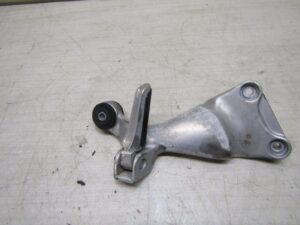 platine de repose pieds arriere passage droit suzuki 1300 hayabusa 99 06