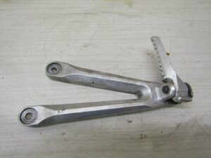 platine de cale pieds arriere gauche honda cbr 600 2003 2004