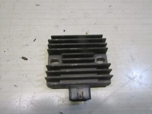 Régulateur Tension pour Suzuki GSX 1400 de 2002 2007 origine suzuki sh678a  | eBay