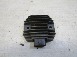UN REGULATEUR DE TENSION ORIGINE SH650D-11 YAMAHA 125 XMAX X-MAX 2014 A 2017  | eBay