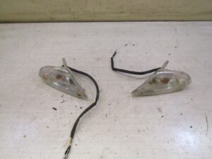 clignotant avant kymco agility 2 temps FR 2012 2017 ( un a le cabochon rapé)