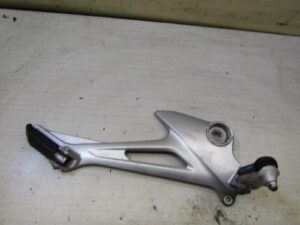 platine de repose pieds droite honda varadero 125 jc 32 2001 2006