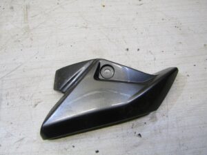 petit cache  droit suzuki gsr 600 2006 2011