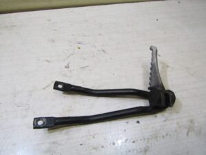 cale pieds arriere gauche derbi gpr 50 euro 2 2004 2005