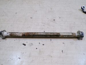 axe arriere long 28 diam 15 mn derbi gpr 50 euro 2 2004 2005