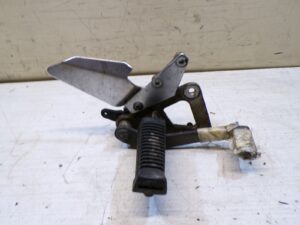 platine avant droite avec pedale suzuki gse 500 2001 2007