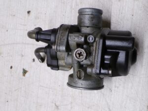 carburateur pour pieces phva 17.5 (il manque le pion de connection de carburant) |