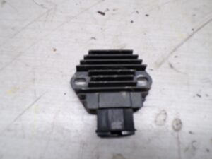 regulateur de tension honda varadero 125 2001 2006 |
