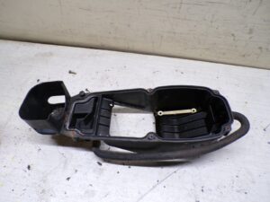 support inferieur de boite a air honda varadero 125 2001 2006