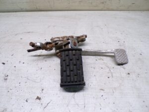platine avant droit avec pedale yamaha venture xvz 1200 47 g 1984 1986 |