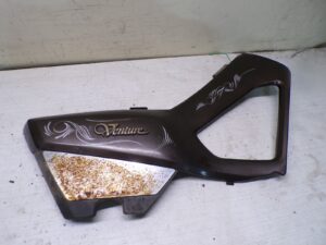 cache laterale droit YAMAHA XVZ 1200 VENTURE 84 86 47 g |