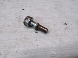 boulon de moyeu arriere kymco meteorit cruiser 125 1999 2004