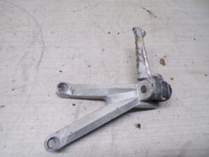 cale pieds arriere gauche hyosung comet 125 2004 2008 |